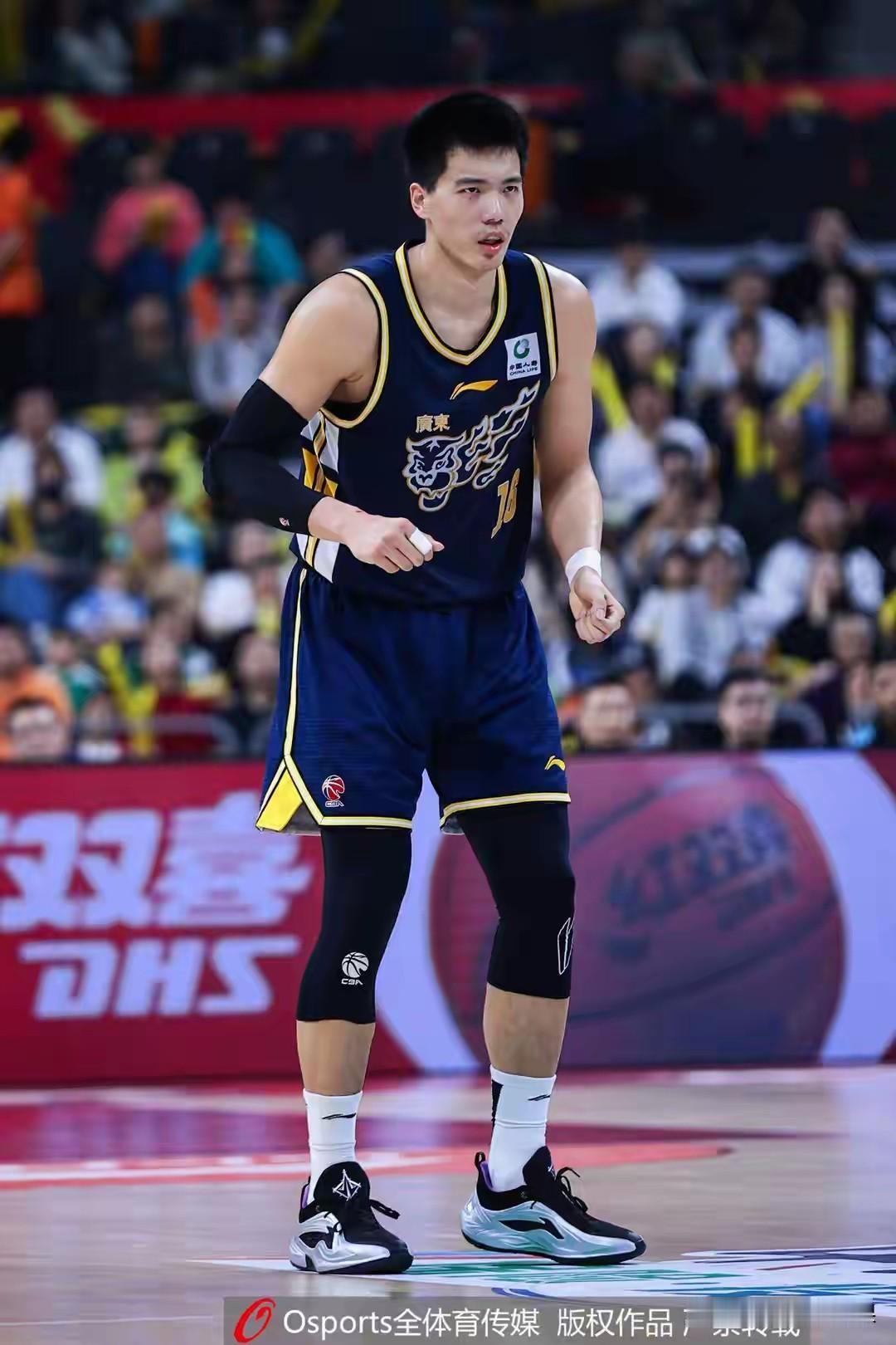 广东客场98:74大胜天津豪取8连胜，必须承认五大事实:

1.张皓嘉--彻底沦