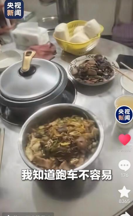 “火到央视了！”山东一男子开大货车，因大雪被困在河南，一人在车上睡觉，突然有人敲