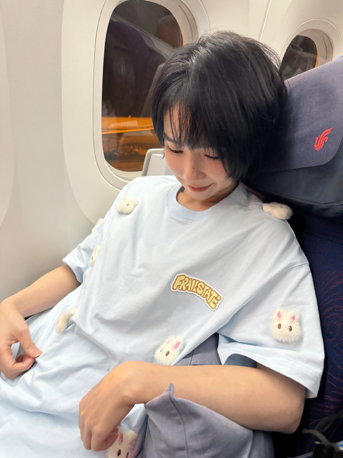 #刘恋生活工作反差感# 不懂反差感的永别了，上一秒还是腹黑恶女，下一秒就兔子乖乖