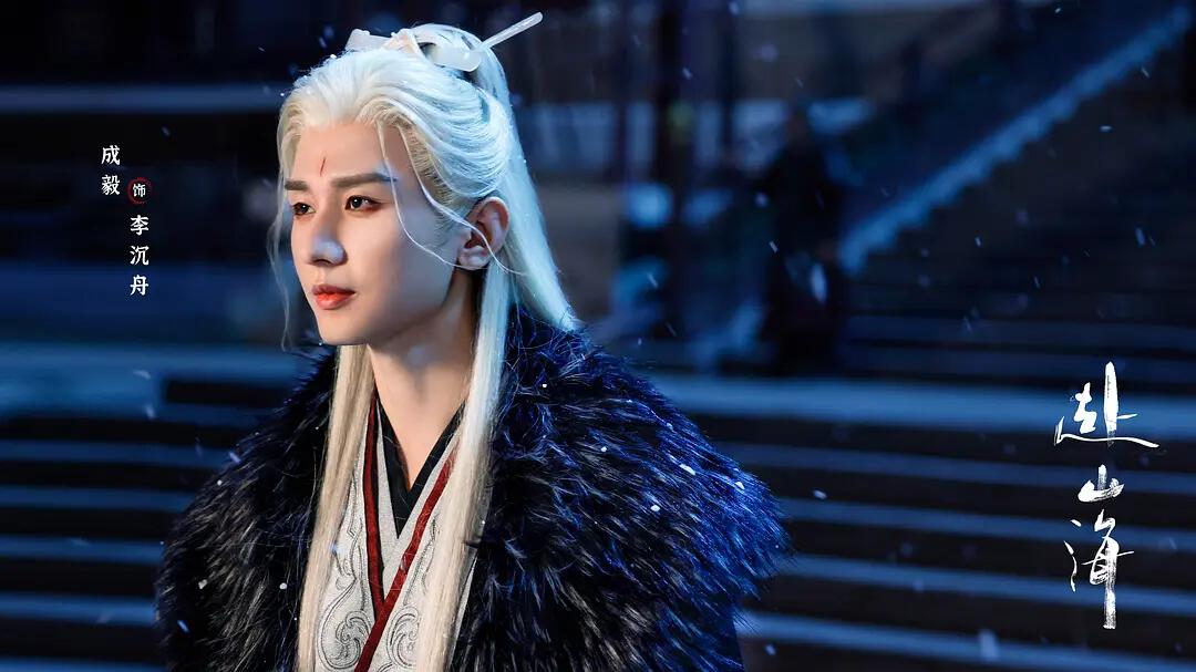 半年时间里，肖战、杨洋、成毅三大顶流对打，谁领跑一目了然