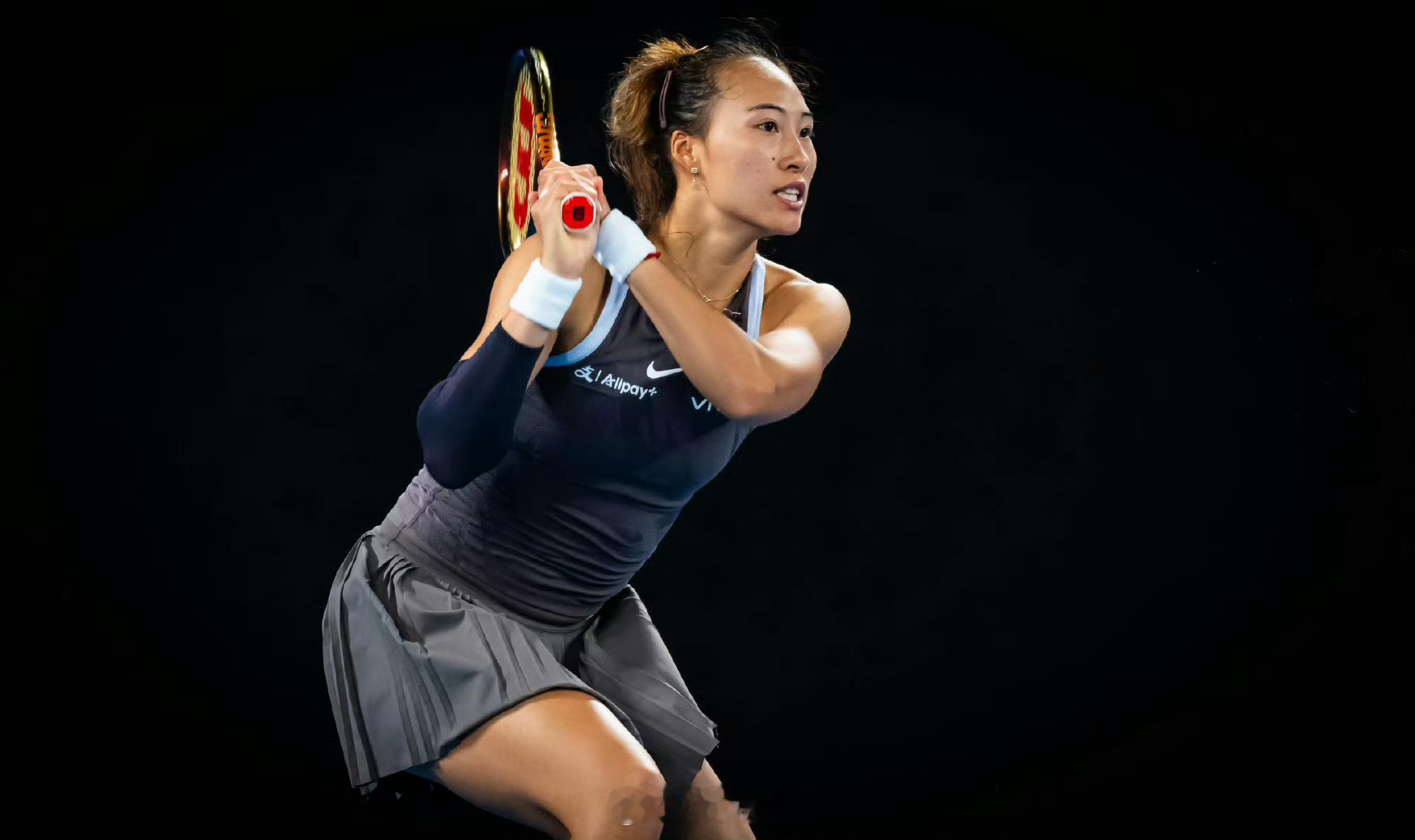 郑钦文状态不佳，她在WTA1000多哈站的女单第二轮以4-6和2-6不敌世界排名