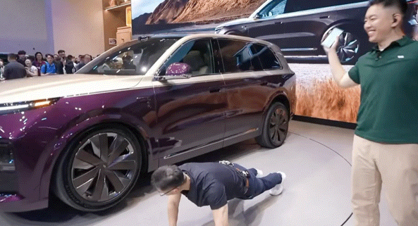 理想L9  Livis终于和大家见面了，电吸门不夹手，800V主动悬架，专为3吨