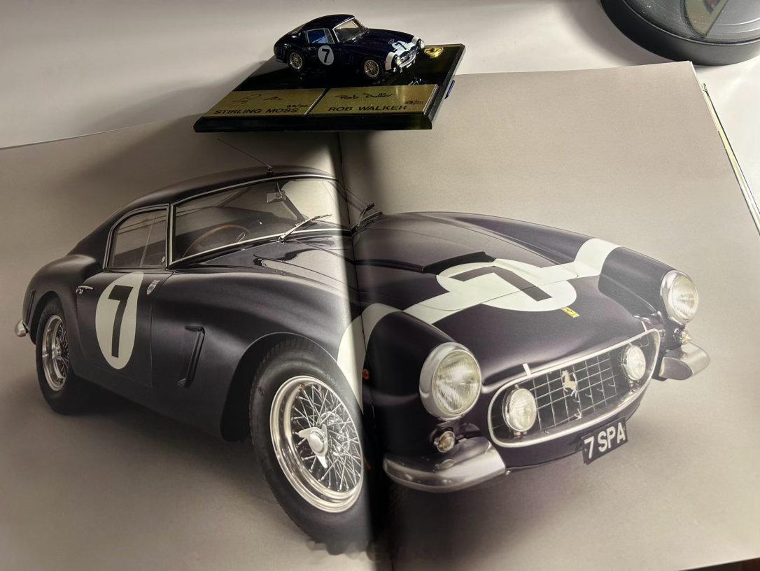 上一个帖子分享了1/18 CMC Ferrari 250GT SWB以及原厂法拉