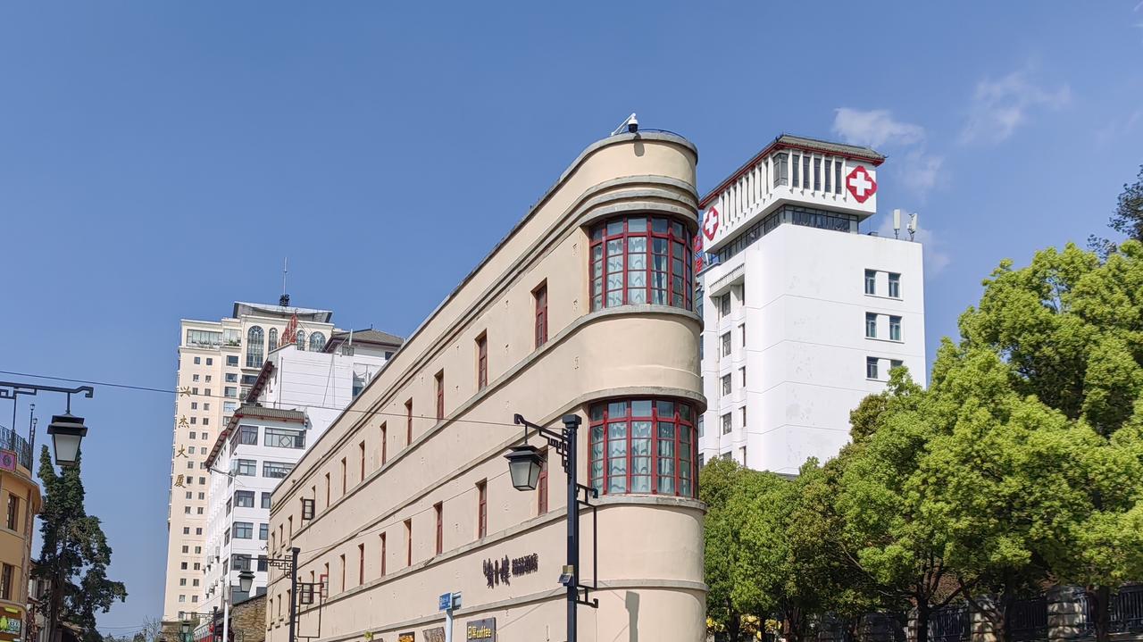 🔥跑20天外卖才懂：办公室才是真享福。网友体验20天外卖员，风里来雨里去，日晒