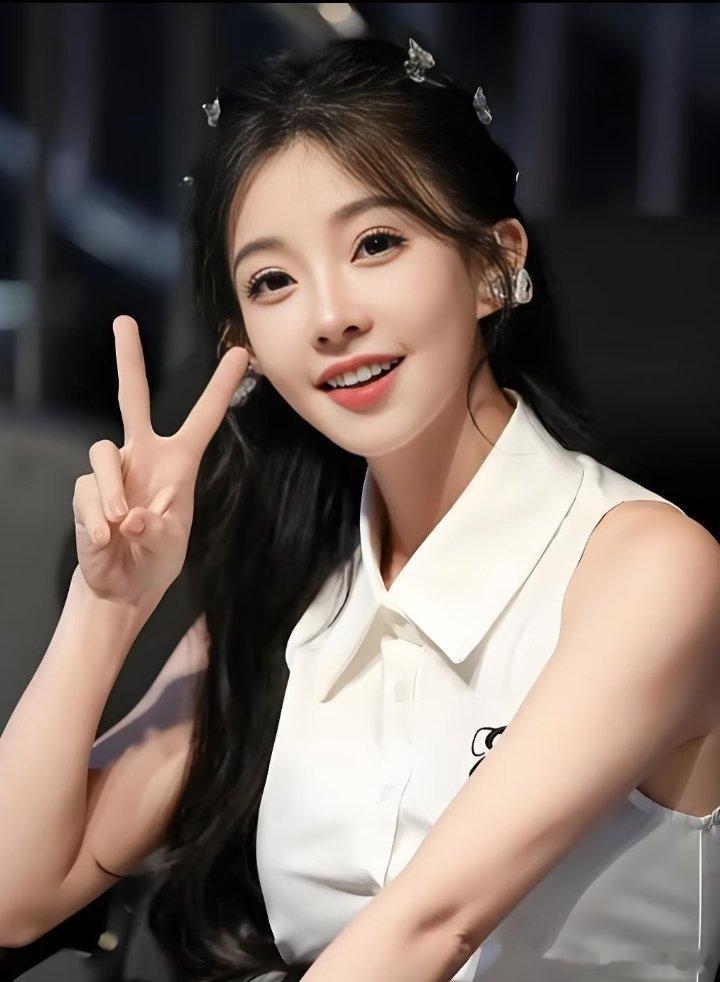 冯提莫承认整容冯提莫：我整了，泪沟双眼皮都动过，像菜刀割的。网友：好真实，路转粉