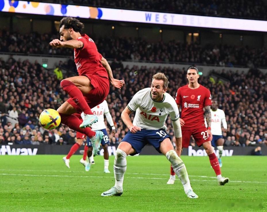 红牌 + 逆转 + 伤退！这场英超对决剧情拉满！利物浦客场 2-1 击败热刺，斩