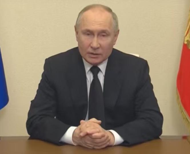 美国记者问普京，如果中国统一台湾，俄罗斯会不会插手？普京的坚定回答，让记者当场哑