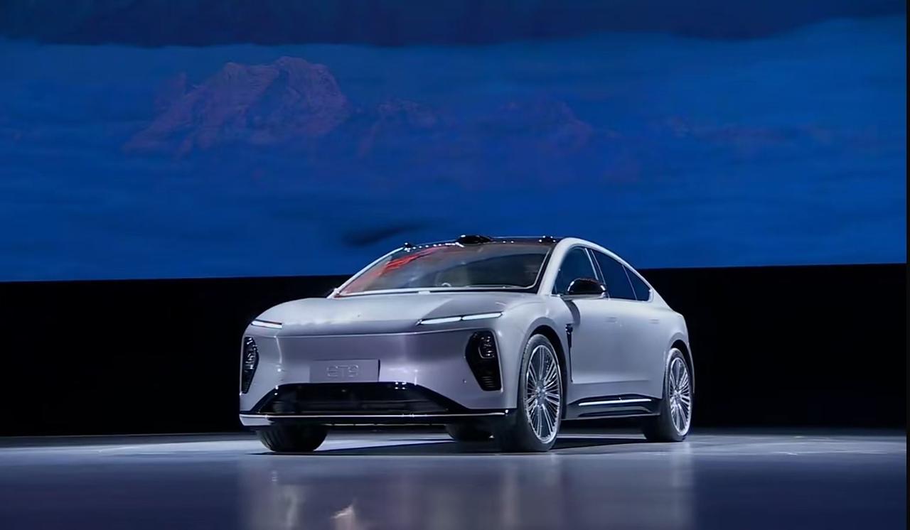 【 蔚来ET9
和尊界S800 ，你会选谁？】
蔚来ET9标准版78.8万起，电