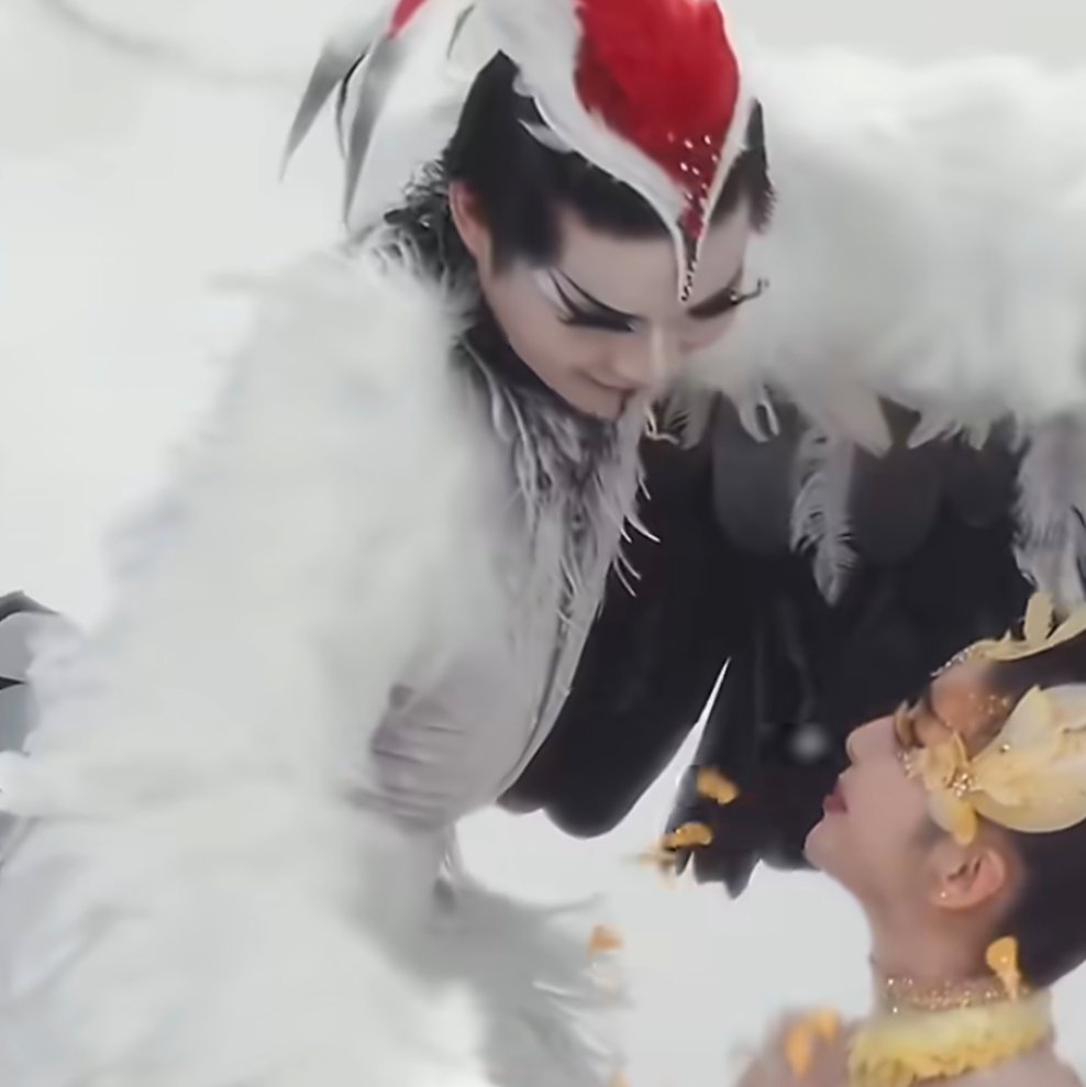 佟丽娅祝大家花开富贵看见佟丽娅化身牡丹仙子，伴鹤起舞，瞬间感受到盛唐的繁华与雅致