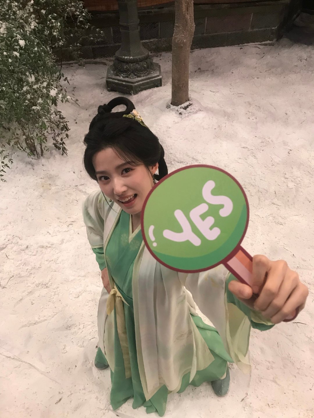 卢昱晓  🌷卢昱晓何不同舟渡 🌷卢昱晓南衣 “我手心的玫瑰  有一天会枯萎 