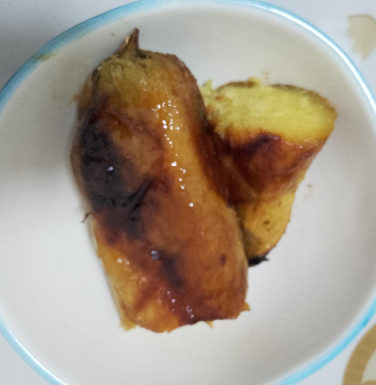 今天又来忆苦思甜了，以前是因为穷得吃不起饭才煨番薯吃，现在超市里面有烤番薯，一只