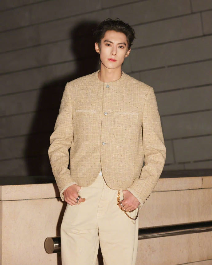 王鹤棣巴黎时装周银发背头王鹤棣巴黎男装周G社生图 巴黎时装周颜值暴击来袭！携亮眼