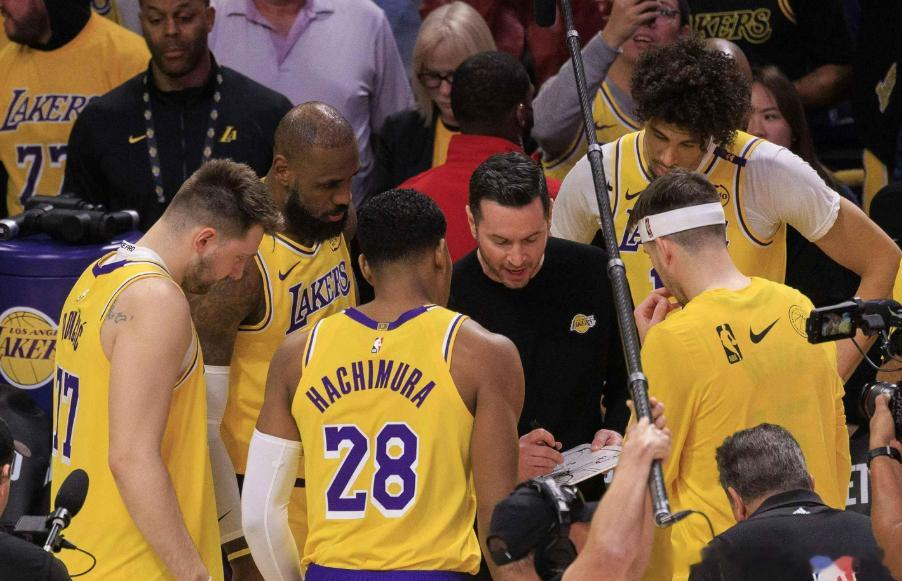 这支湖人竟然需要担心进攻。赛季初，我给湖人定的指标是进攻要进前五，才有参加圣杯争