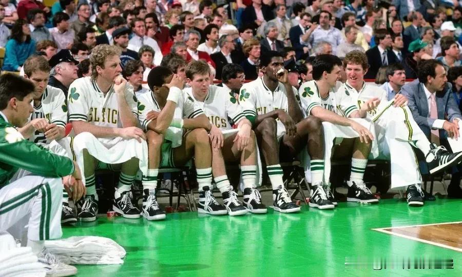 对我来说，这是 NBA 历史上最具统治力的四支球队。

不需要描述的首发球员，精