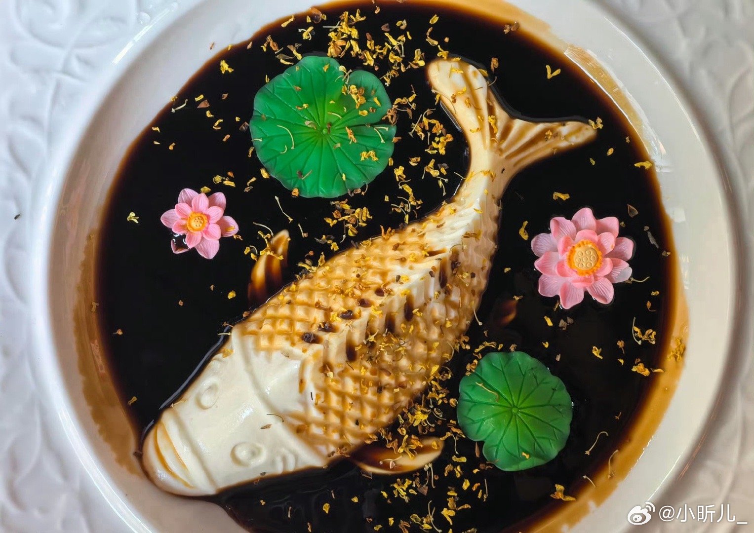 西湖醋鱼咖啡西湖醋鱼和咖啡居然组CP，酸甜带点咖啡香，一口喝出江南味儿，这混搭太