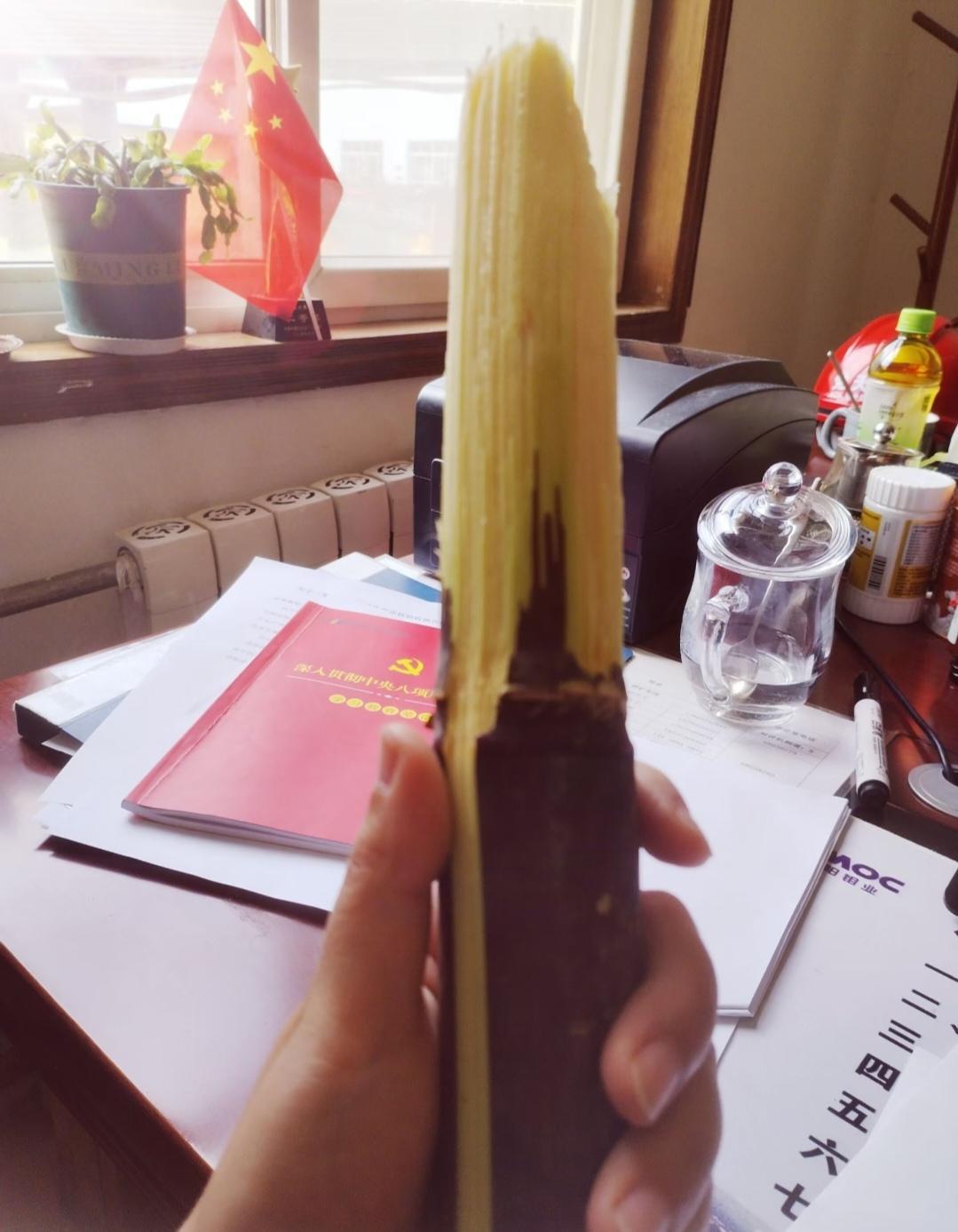 请用一句话概括一下，什么是幸福今天的早餐是一杯豆浆，两个包子，半根甘蔗，做好今天