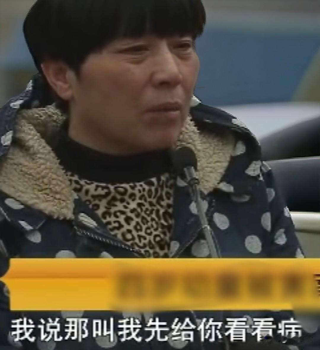 老人对四岁的男孩说：奶奶跟你玩个游戏。说完双手掐住他的脖子，男孩反抗，她立即用衣