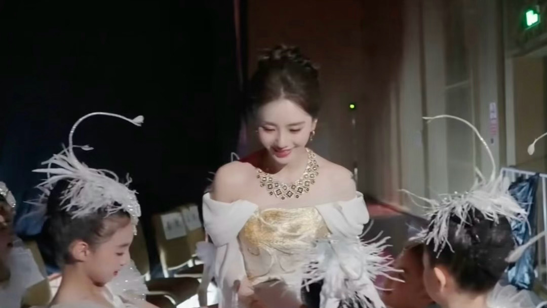 我从小就跟你了刘诗诗，天鹅颈🦢优雅永不过时 