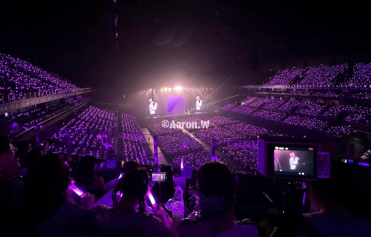 罗云熙演唱会现23元超低价票好家伙，红稿能经常上rs就好了昨晚南京演唱会满场紫海
