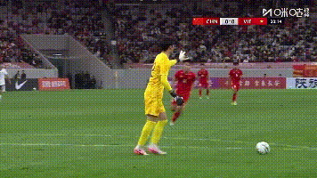 越南队守门员：我是谁，我在哪儿？......国足u23球员杜月徵一脚天外飞仙，直