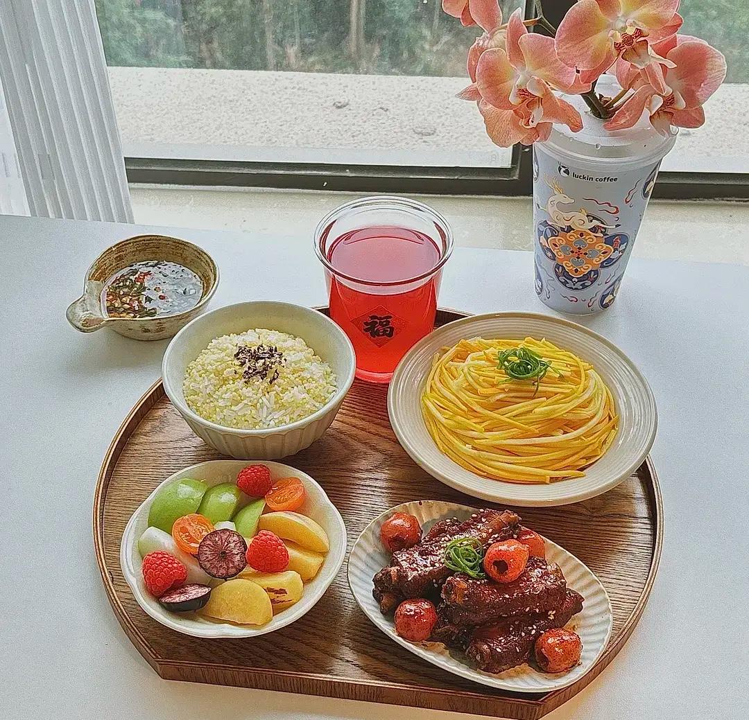 人到中年以后最顶级的智慧

1、尊重每一只青蛙，和他的井。
2、不炫耀。
3、把