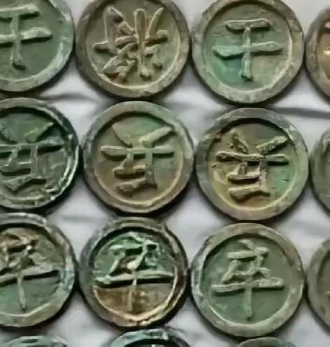 挖到文物就要无偿上交，这件事真的就非黑即白吗？

农民龚某翻修自家老宅，在宅基地