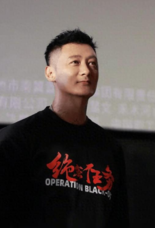 7月20日，余文乐在社交平台上扔出一枚深水炸弹。他和妻子王棠云，正式结束了婚姻关