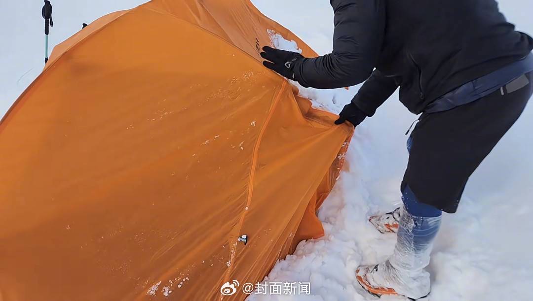 【#博主徒步贡嘎山发现一名驴友遇难#，另外一位驴友被困】#博主称驴友遇难或因遇风