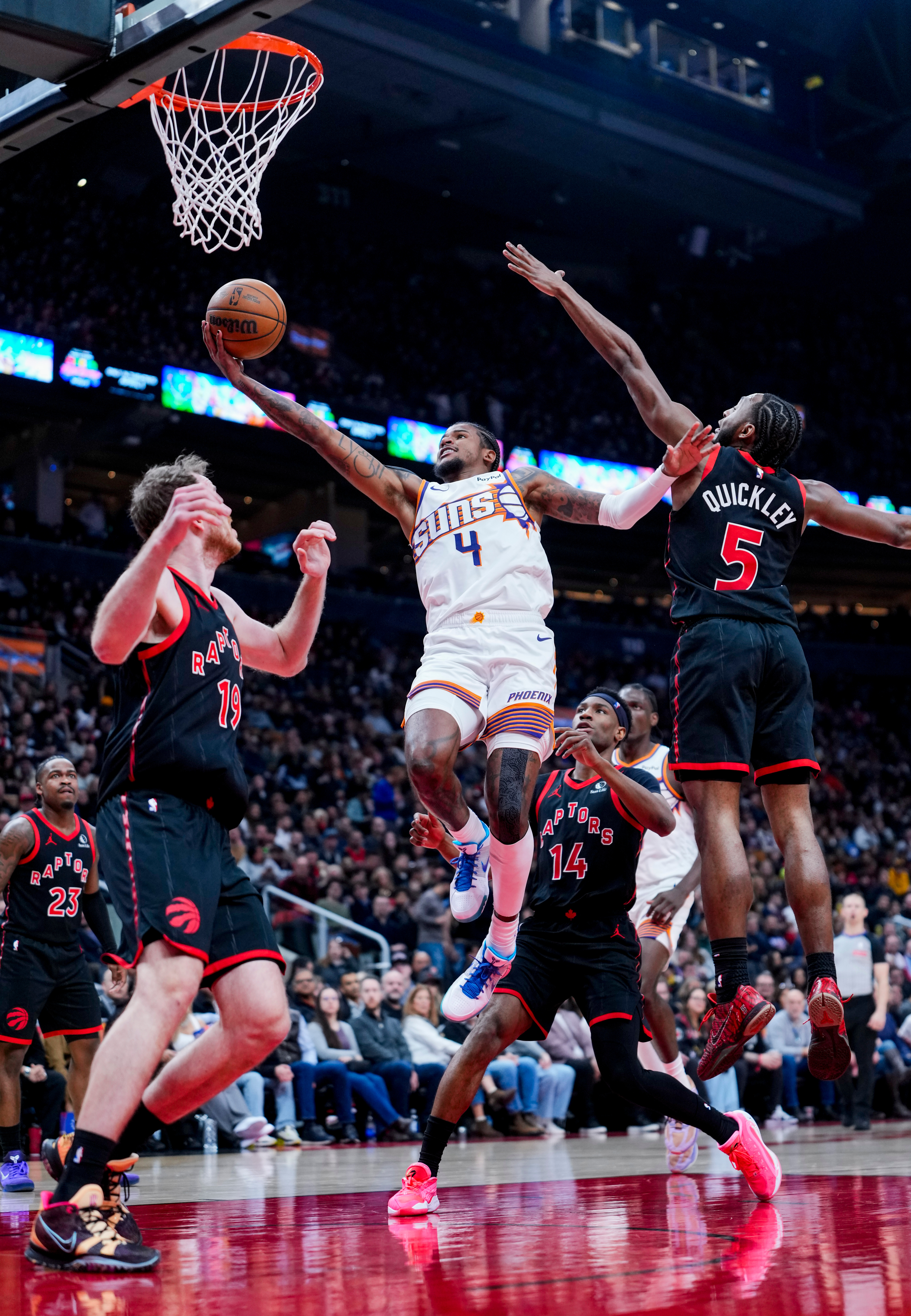 第四节开局，JG强杀篮下！弗莱明随后命中三分，打停猛龙！菲尼克斯太阳 ｜旭日东升