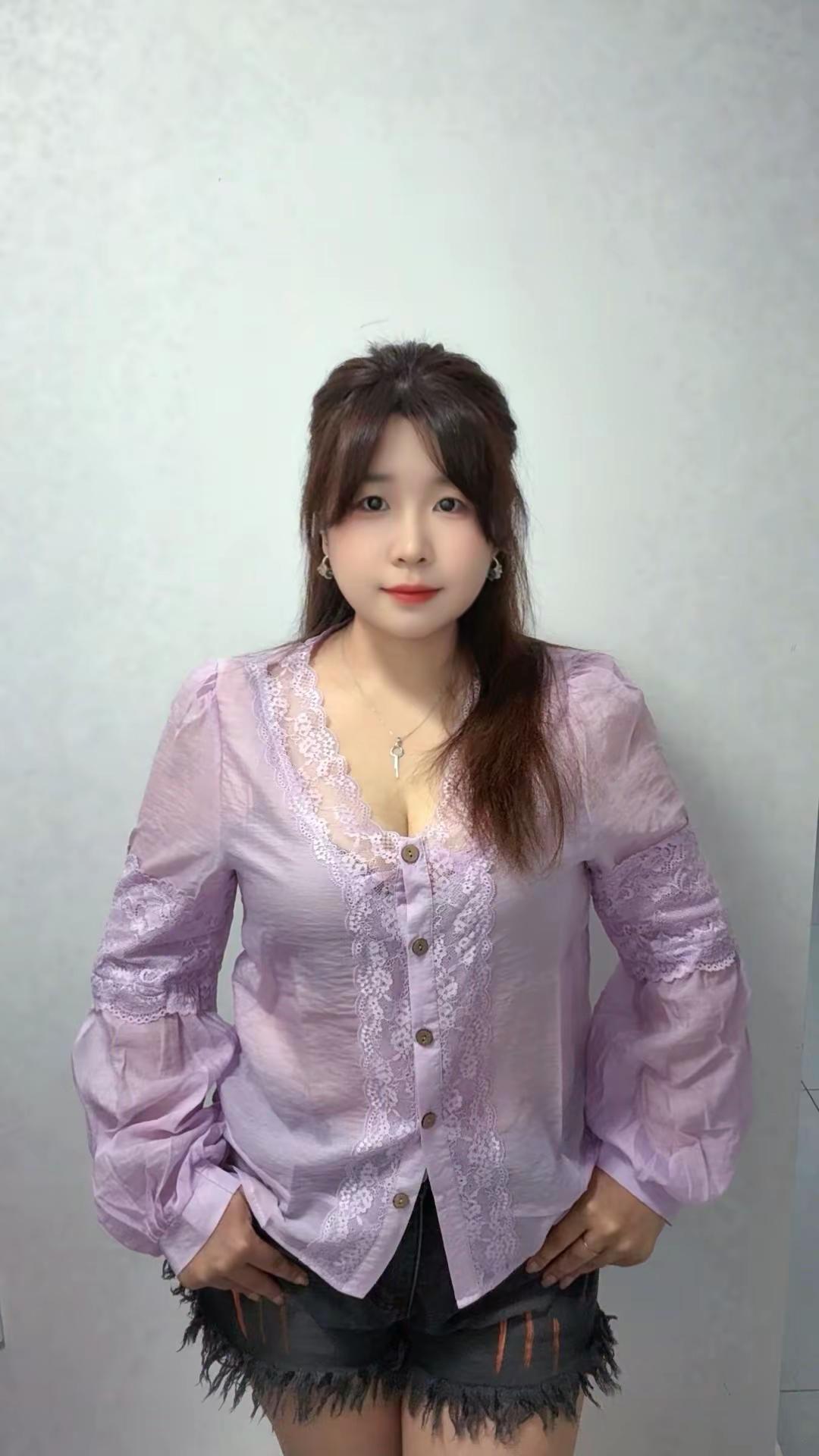 哇哦😯眼前一亮的感觉，不错好看，和我一样肚子胳膊有肉肉的姐妹强烈安利你们这套紫