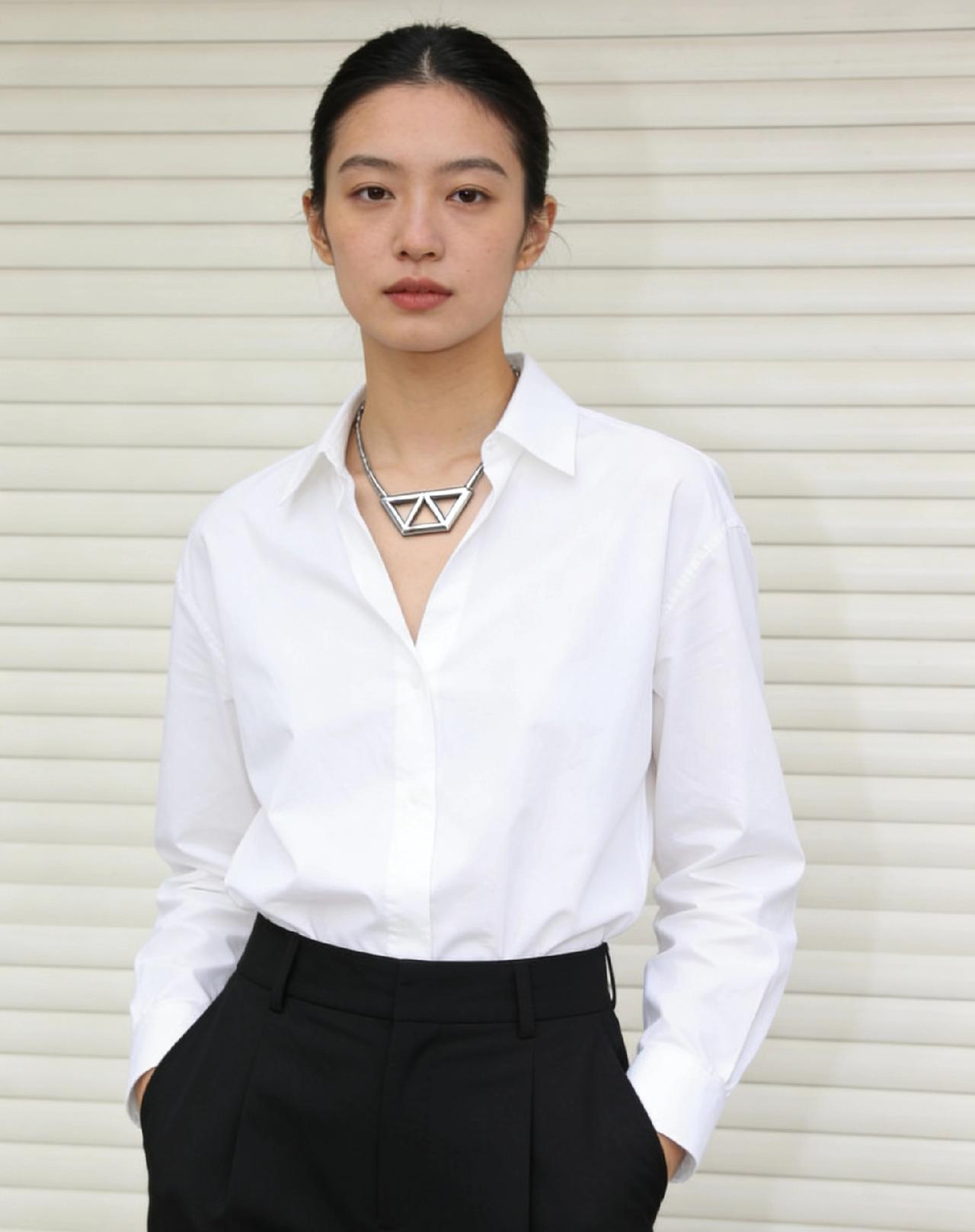 是什么样的呢?
有个性又高级的穿搭，从来不是标新立异
 
真正好看又有辨识度的穿