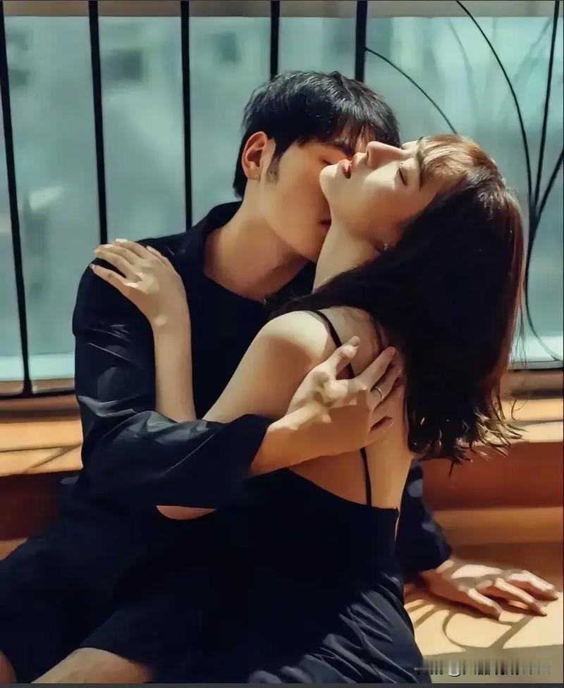男女之间：

友谊太纯洁是无趣的；

太不纯洁会犯罪的；

保持不远不近的；
