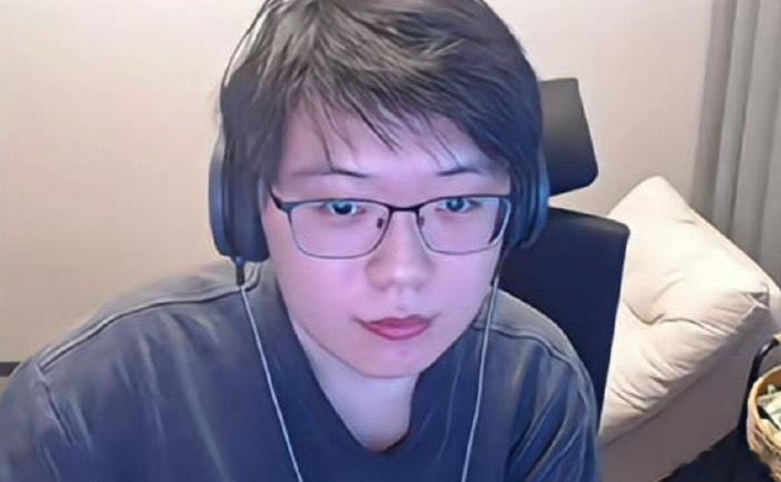 查理斯：秃子去海选不是随便出嘛，海选都出不去特么说的是人话吗，说的跟打dota是