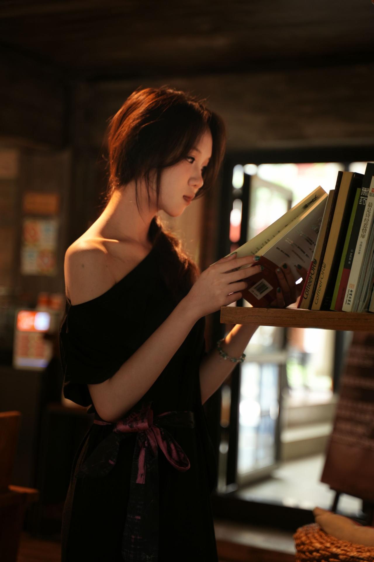 电影感写真 人像约拍 美女模特 摄影约拍 咖啡厅