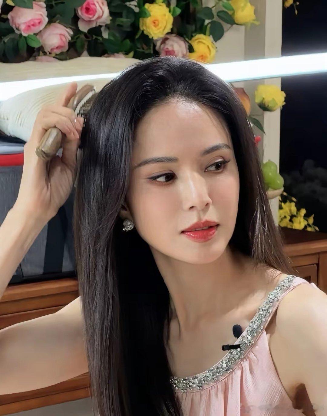 李若彤？你真的不会老么？谁敢相信这是上个世纪的小龙女！李若彤这几天发自拍，美出新