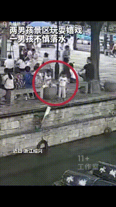 “火到央视了！”浙江绍兴，男子正陪着爱人和小孙女在鲁迅故里的游船码头散步，突然，