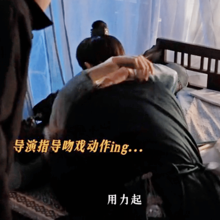 昭昭墨墨[超话]  谁懂我早上逐帧研学“翻面练习”视频，昭昭身子好轻盈，墨墨手抓