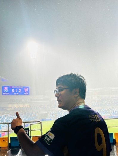 当我垂垂老去，开始时不时回望自己碌碌无为、了无生气、平淡无奇的一生时，也许会在某