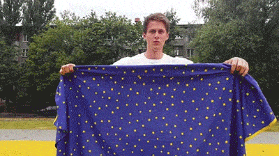 小伙子魔术变得和别人不一样啊