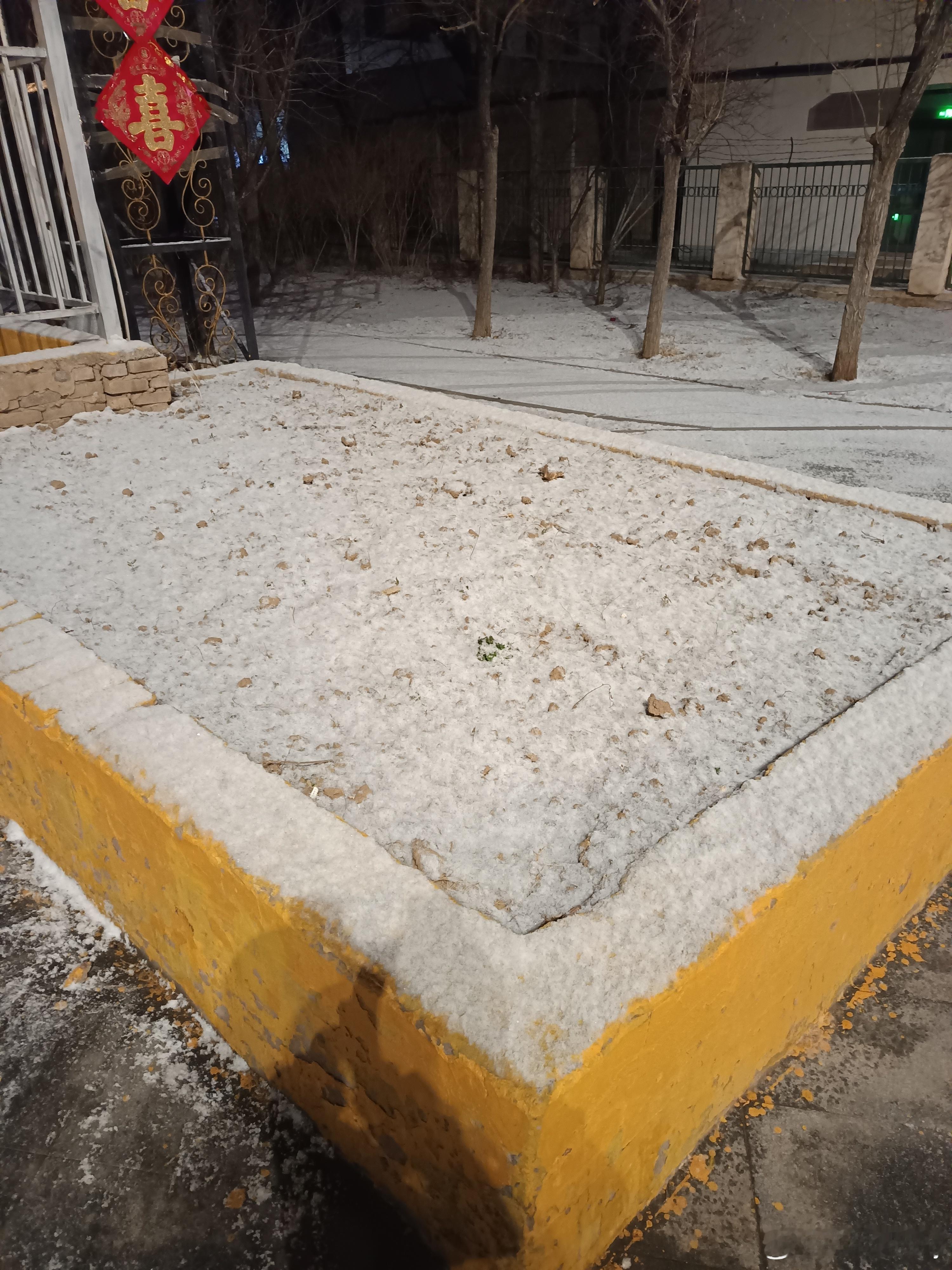 今冬第一场雪悄然而至 