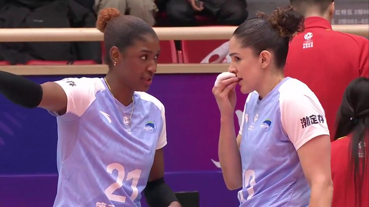 女排联赛焦点战：25-18、21-25，天津1-1江苏。
1月24日，女排联赛常