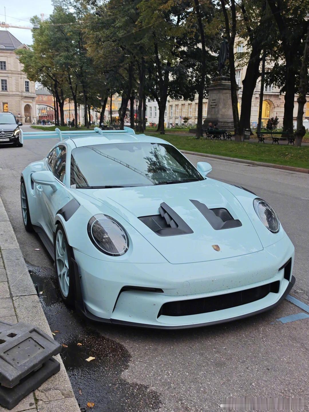 天青色等烟雨，而我在等保时捷GT3 RS[爱慕] ​​​