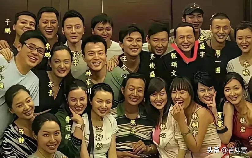 这么多明星中，火出圈的是张颂文。《狂飙》带火了他，走红后他超低调，毫无明星架子。