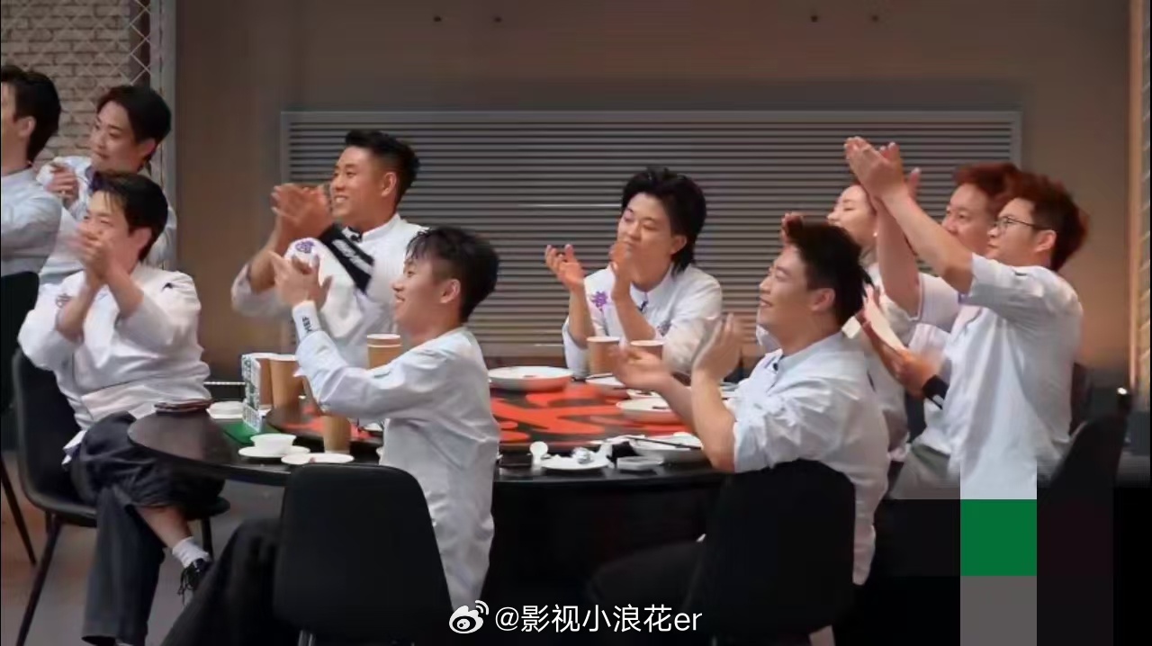 马頔对河南美食好懂厨师因宣传河南豫菜文化晋级 参赛厨师制作的河南本土菜品，现场品