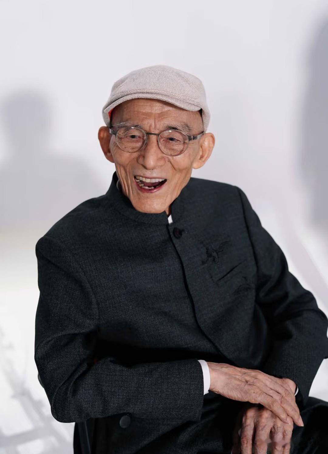 讣告：送别全世界最好的济公——游本昌爷爷，一路走好🙏
纵使年岁已高，他在《繁花