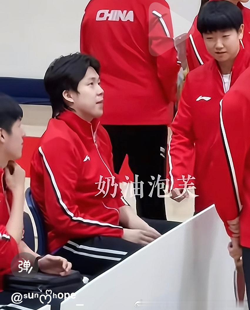 为什么夹我的莎嘴她在闹他在笑？嫉妒wuli莎嘴吗？ 