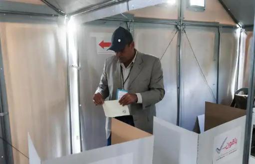 战火还没停，巴勒斯坦突然搞大选，背后门道一点都不简单。
 
这是巴以局势紧张之后