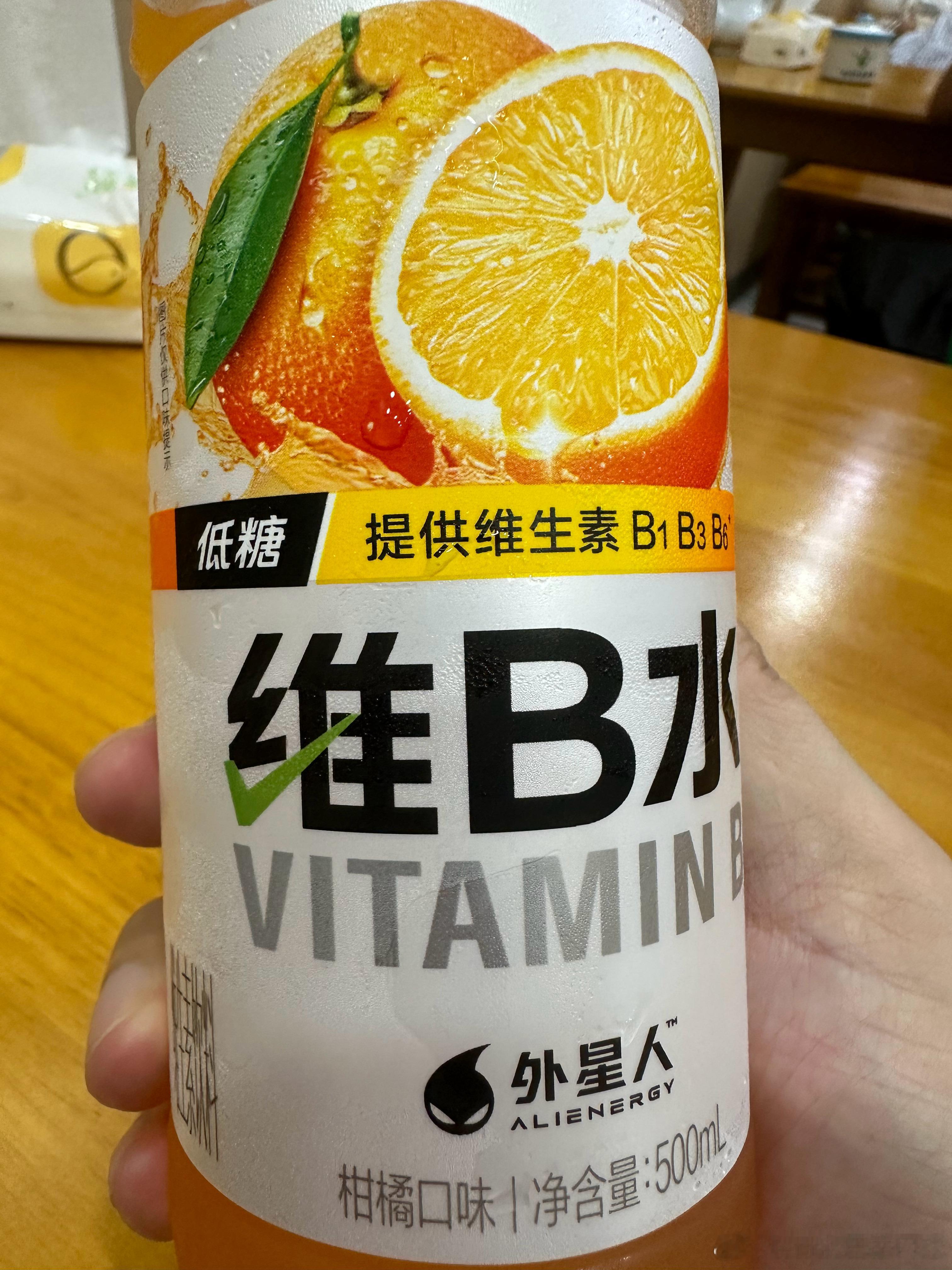 这水卖6块，是不是被宰了[思考]早知道买无糖可乐了，才3块，不过，问了价格再不买