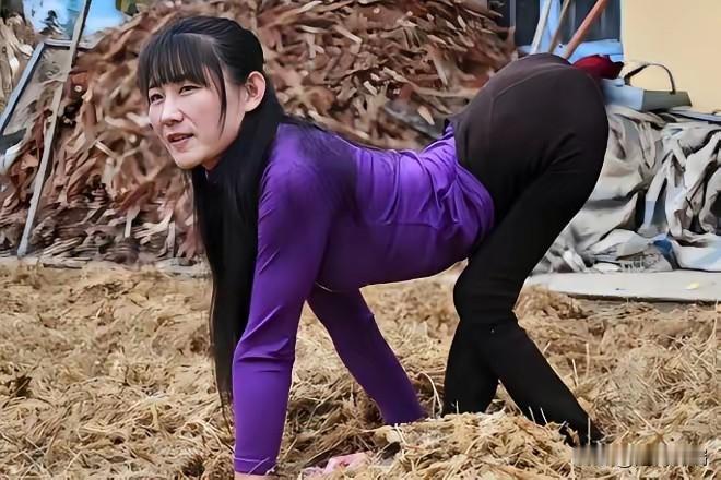 2009年，山东一名靠爬行维持生活的女子，在24岁时嫁给了一个46岁的单身男人，
