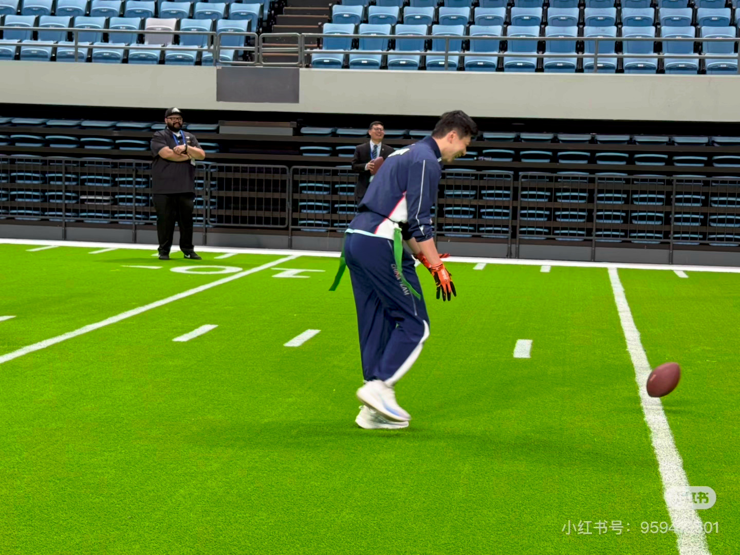 笑的好开心啊，一拳把手机捶进墙里听一晚上！🍠玛卡巴卡 